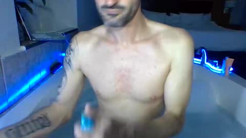 Snapshot of justing2324 chatting on 10/27/25, 04:27 Justin online show from 10/27/25, 04:27