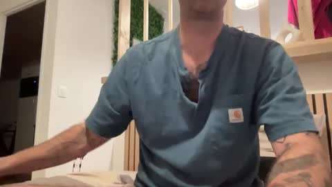 Snapshot of justmeandyou00 chatting on 02/15/25, 06:33 justmeandyou00 online show from 02/15/25, 06:33