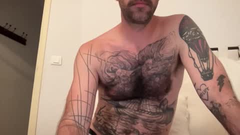 Snapshot of justmeandyou00 chatting on 10/22/25, 09:53 justmeandyou00 online show from 10/22/25, 09:53