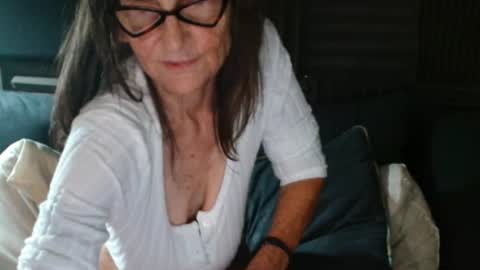 Snapshot of justmebev19591234 chatting on 06/18/26, 09:14 Bev aka Diamond online show from 06/18/26, 09:14