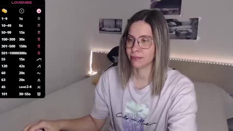 Julie online show from 11/10/25, 04:44