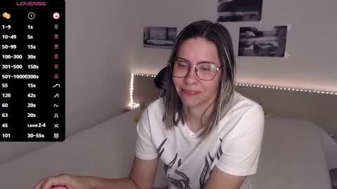 Julie online show from 11/12/25, 04:57