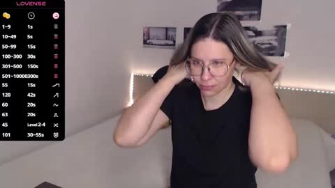 Julie online show from 11/21/25, 05:06