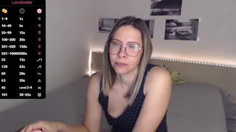 Julie online show from 11/28/25, 05:21