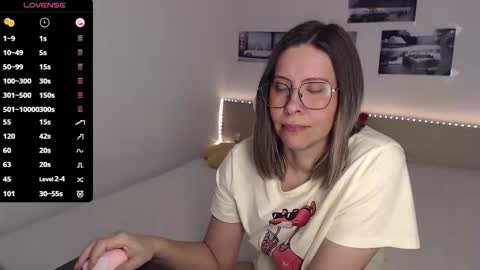 Julie online show from 05/05/26, 03:58