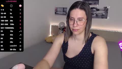 Julie online show from 05/12/26, 04:09