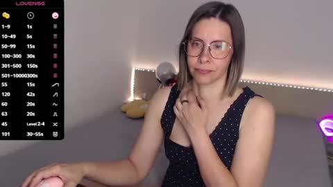 Julie online show from 06/17/26, 04:15