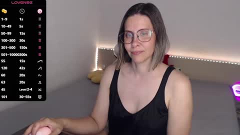 Julie online show from 06/19/26, 04:00