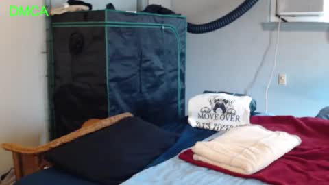 Snapshot of justonetime1 chatting on 03/13/26, 04:57 Justonetime1 online show from 03/13/26, 04:57