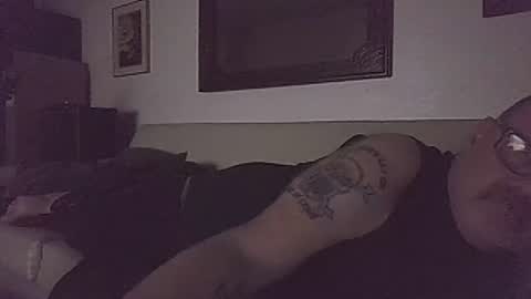 Snapshot of justplainbad chatting on 01/18/26, 09:35 Badtikr online show from 01/18/26, 09:35