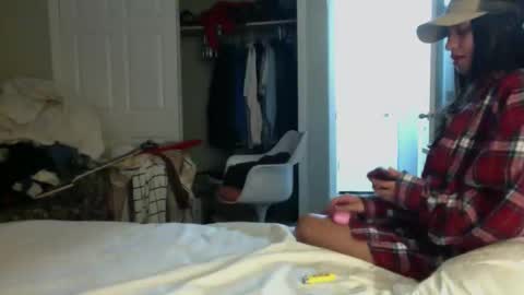 Snapshot of jwill10000 chatting on 01/06/26, 08:45 J and Sugar snap pea online show from 01/06/26, 08:45