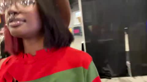 Aki Kim online show from 10/26/25, 08:48