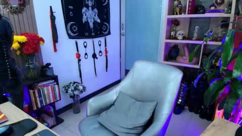 Snapshot of kaariyn_ chatting on 10/12/25, 02:32 Carym online show from 10/12/25, 02:32