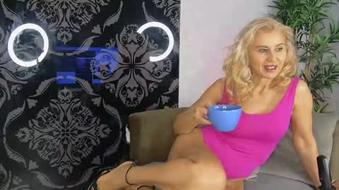 Snapshot of kaceykayx chatting on 12/16/25, 05:45 kaceykayx online show from 12/16/25, 05:45