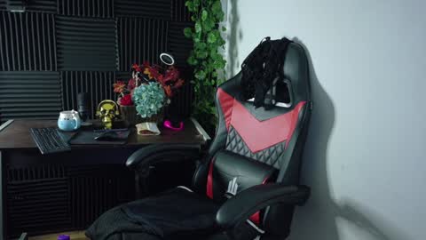 Snapshot of kad_kad chatting on 12/30/24, 07:32 Kanela online show from 12/30/24, 07:32