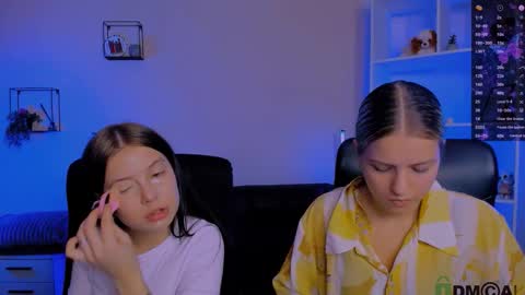 kaela_spell_ online show from 11/17/25, 08:36