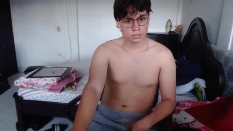 Snapshot of kafer_1022 chatting on 11/24/25, 08:19 kafer online show from 11/24/25, 08:19