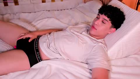 Snapshot of kai_zarek chatting on 11/08/25, 12:05 Kai online show from 11/08/25, 12:05