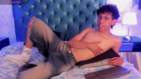 Snapshot of kaiirox chatting on 03/08/26, 03:21 kai online show from 03/08/26, 03:21