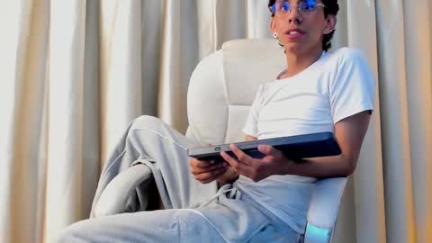 Snapshot of kaiirox chatting on 03/19/26, 03:32 kai online show from 03/19/26, 03:32