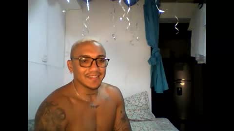 Snapshot of kail_1111 chatting on 12/16/25, 05:01 kail_1111 online show from 12/16/25, 05:01