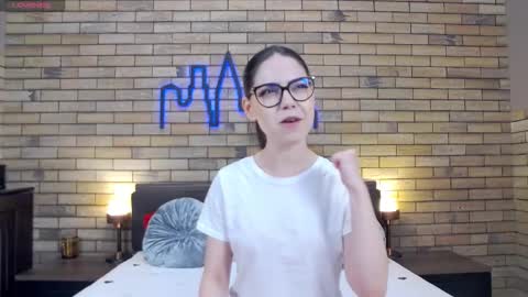 Snapshot of kailalewis chatting on 09/18/25, 06:43 Kaila Lewis online show from 09/18/25, 06:43