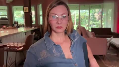 Snapshot of kaileeshy chatting on 01/01/25, 03:13 Kailee Smile online show from 01/01/25, 03:13