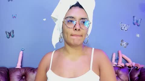 kaira_mosse_ online show from 11/02/25, 09:44