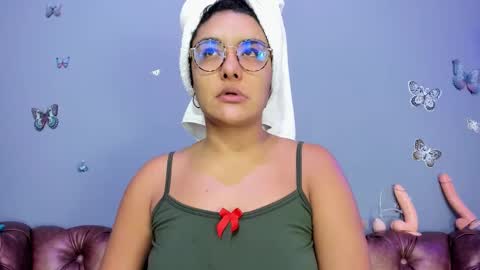 kaira_mosse_ online show from 11/21/25, 11:42