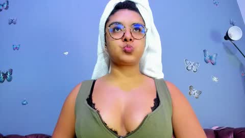 kaira_mosse_ online show from 12/17/25, 11:38