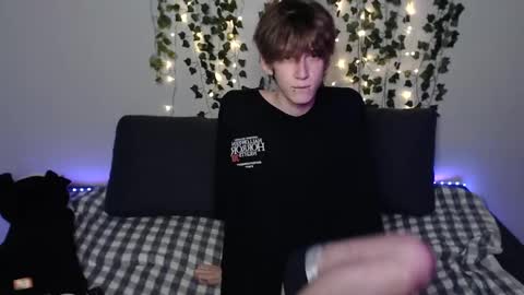 slutkai online show from 11/25/25, 07:36