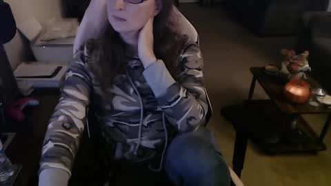 Snapshot of kait331 chatting on 10/31/25, 01:17 Camprincess331 online show from 10/31/25, 01:17