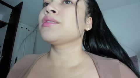 Snapshot of kali_sweet chatting on 09/17/25, 02:24 AndreaLactating online show from 09/17/25, 02:24