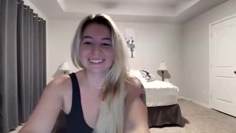 Snapshot of kaliii_jones chatting on 11/23/25, 10:04 Kaliii jones online show from 11/23/25, 10:04