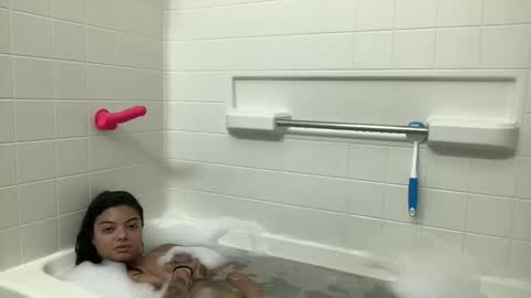 Snapshot of kalinature chatting on 11/22/25, 05:28 kalinature online show from 11/22/25, 05:28