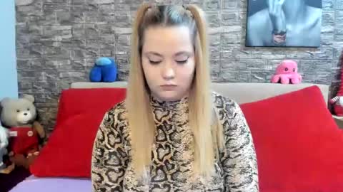 kalindahot online show from 11/19/25, 07:03