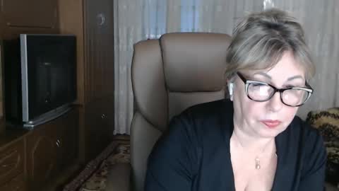 Snapshot of kalliiina chatting on 10/27/25, 08:29 kalliiina online show from 10/27/25, 08:29