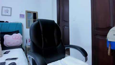 Snapshot of kam_lopez chatting on 05/19/26, 10:27 Kamilalopez online show from 05/19/26, 10:27