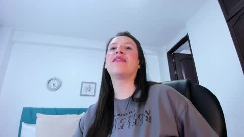 Snapshot of kam_lopez chatting on 06/10/26, 12:11 Kamilalopez online show from 06/10/26, 12:11