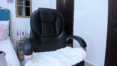 Snapshot of kam_lopez chatting on 06/12/26, 11:25 Kamilalopez online show from 06/12/26, 11:25