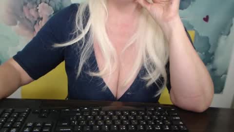 Snapshot of kamaliasim chatting on 02/15/25, 01:42 KamaliaSim online show from 02/15/25, 01:42