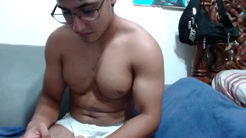 Snapshot of kamenov00 chatting on 02/22/25, 12:38 kamenov00 online show from 02/22/25, 12:38