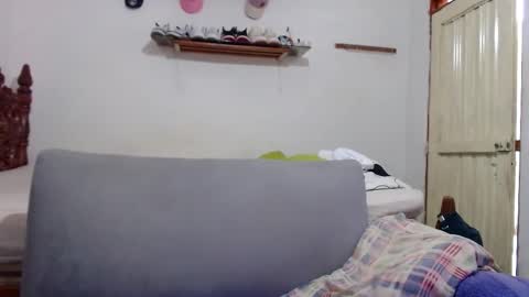 Snapshot of kamenov00 chatting on 10/29/25, 05:25 kamenov00 online show from 10/29/25, 05:25