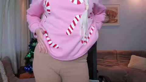 Camila online show from 12/17/25, 06:19