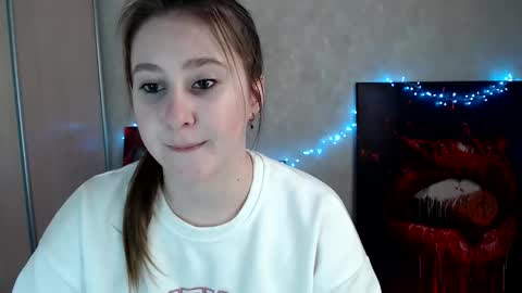 Snapshot of kamilla_love_ chatting on 04/14/26, 12:00 kamilla_love_ online show from 04/14/26, 12:00