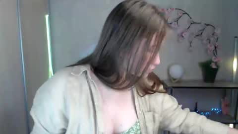 Snapshot of kamilla_love_ chatting on 05/21/26, 01:29 kamilla_love_ online show from 05/21/26, 01:29