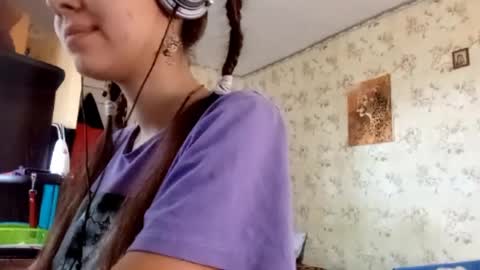 Snapshot of kamisalling chatting on 09/14/25, 07:29 Mari  Simmons online show from 09/14/25, 07:29