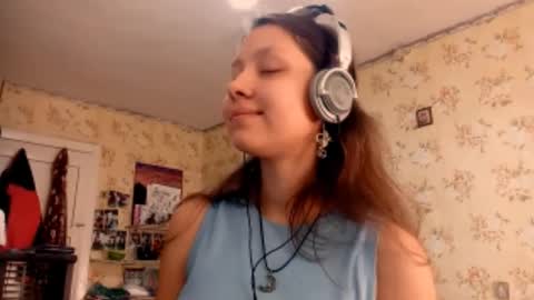 Snapshot of kamisalling chatting on 09/16/25, 07:20 Mari  Simmons online show from 09/16/25, 07:20