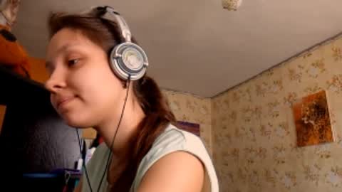 Snapshot of kamisalling chatting on 09/19/25, 07:21 Mari  Simmons online show from 09/19/25, 07:21