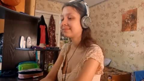 Snapshot of kamisalling chatting on 09/22/25, 06:15 Mari  Simmons online show from 09/22/25, 06:15